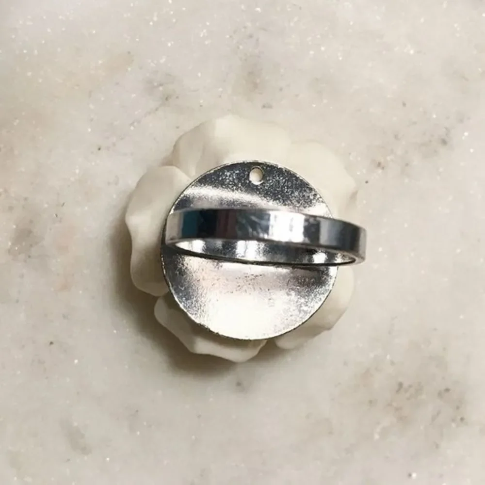 Large fashion ring flower size 7